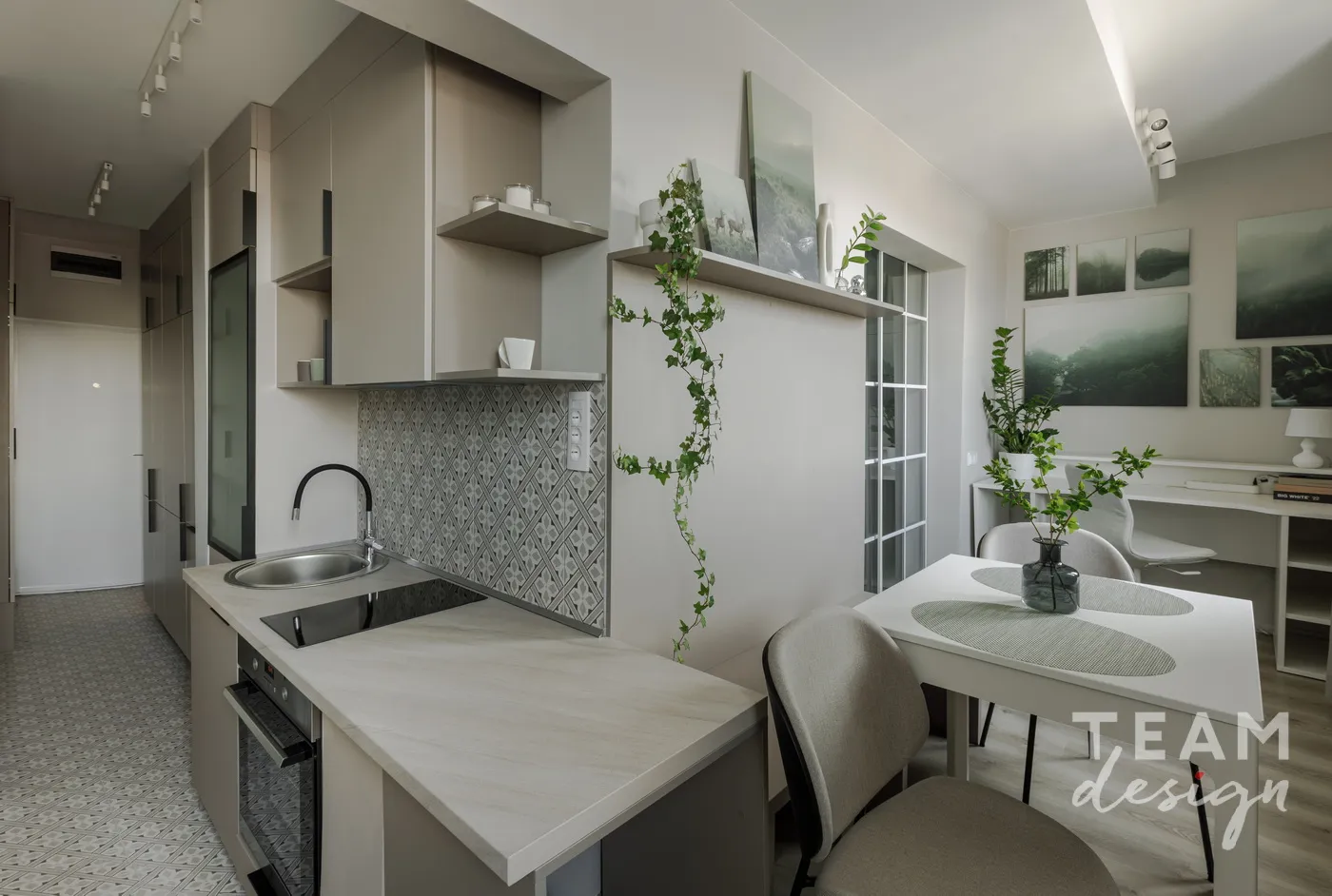 Corner of the kitchen and dining area